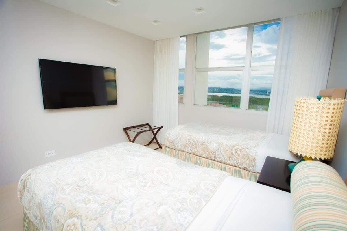 2Br Gem Ocean Front Building Isla Verde Beach San Juan Kültér fotó
