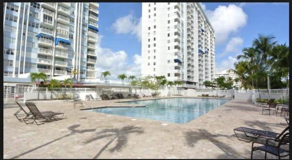 2Br Gem Ocean Front Building Isla Verde Beach San Juan Kültér fotó
